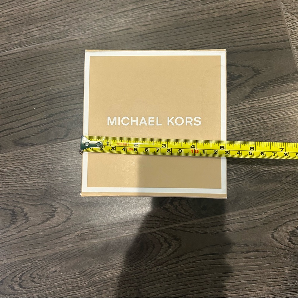 Michael Kors Gift Box - Picture 4 of 6